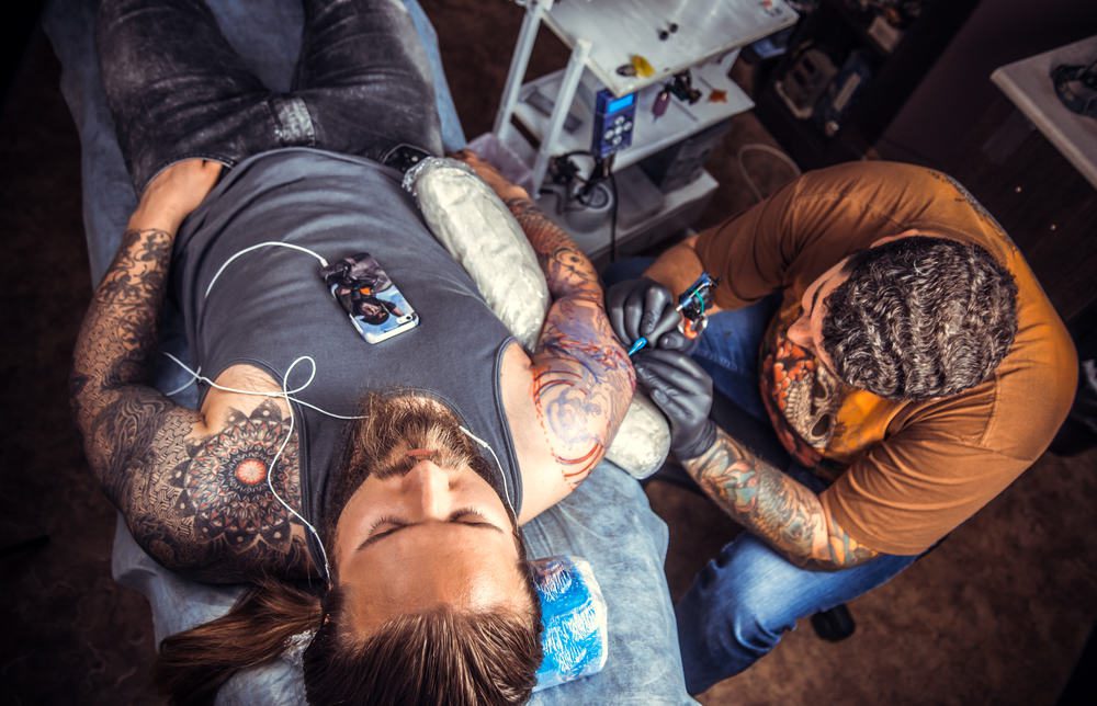 Опрос: как вы относитесь к татуировкам?