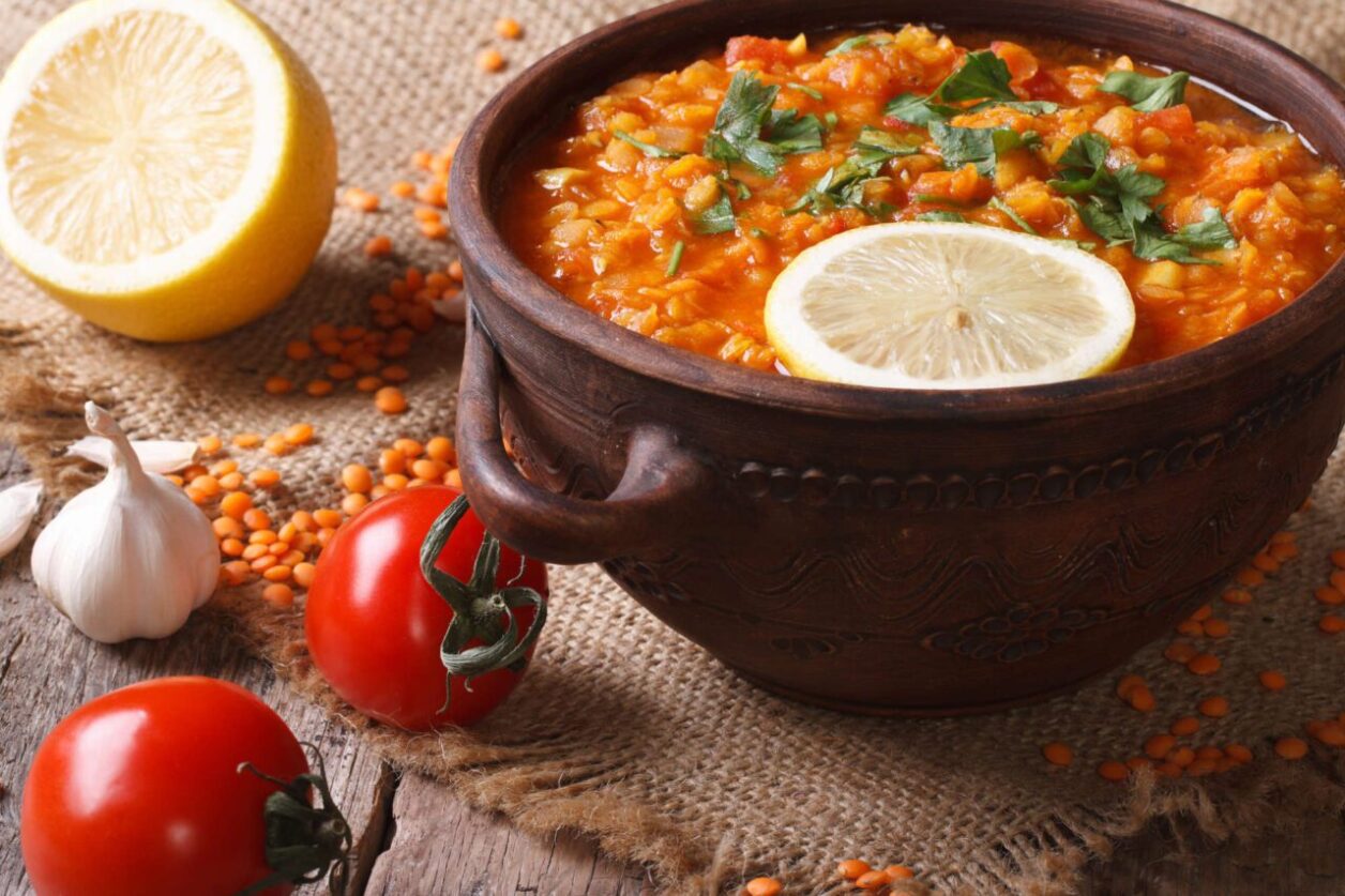 Red lentil soup with vegetables close-up on the table. horizonta недельная глава толдот тест