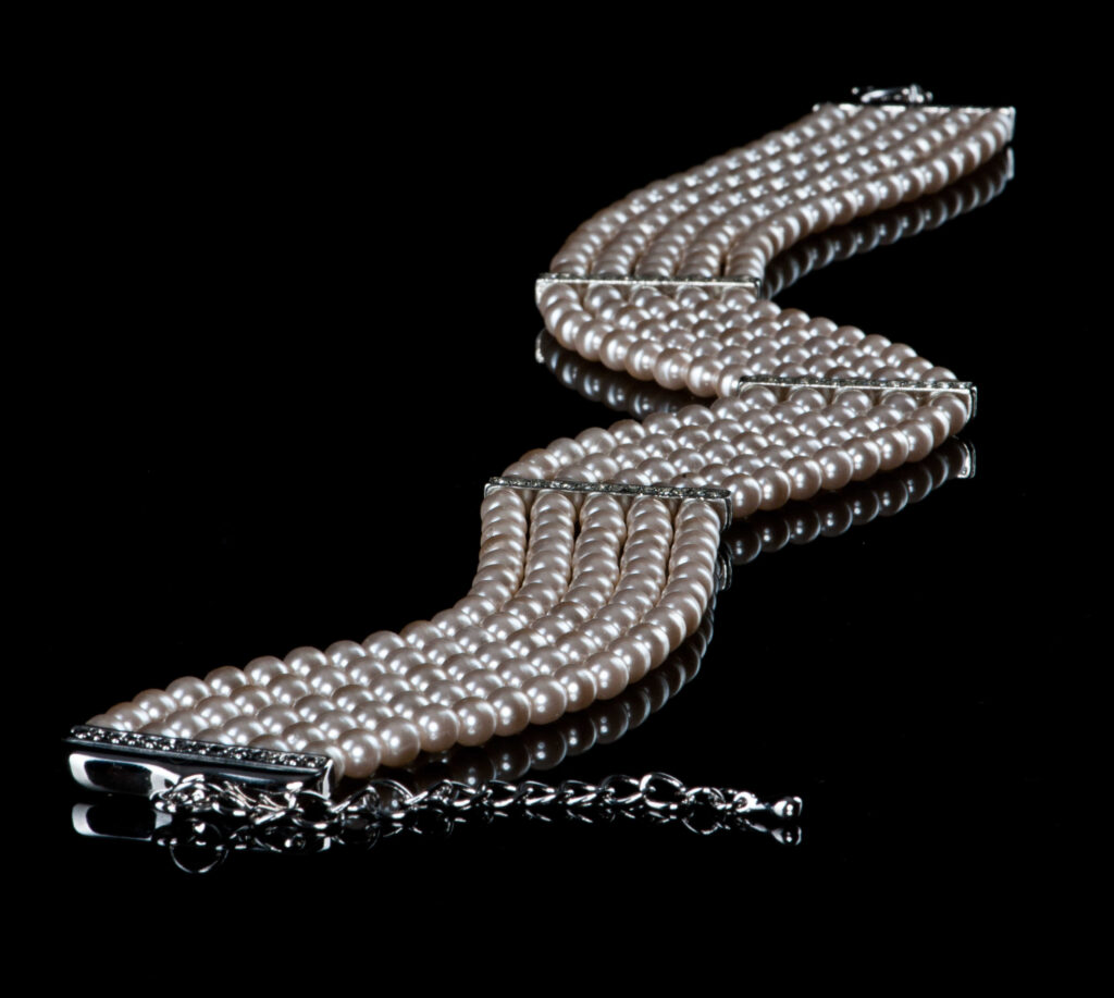 White necklace of pearls and diamonds in a black background