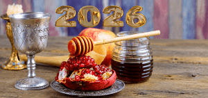 Рош аШана 2026 — гранат, мёд и бокал для кидуша